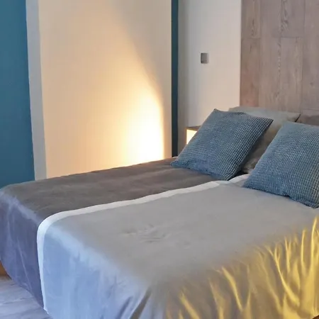 Beautiful In With 1 Bedrooms And Wifi *